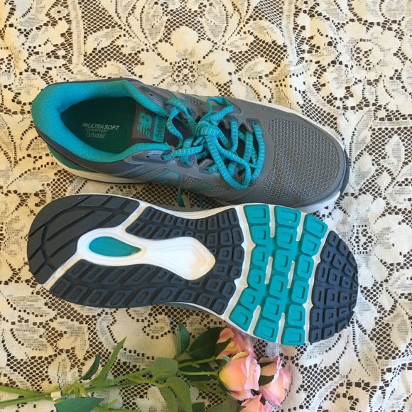 New Balance Tennis Shoes NWOT - Picture 4 of 5